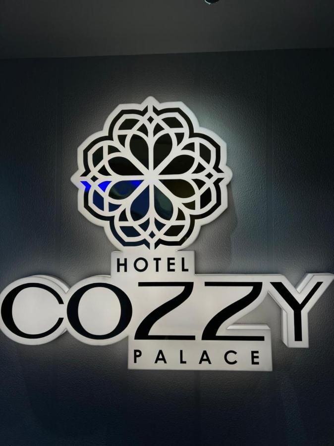 Hotel Cozzy Palace Surate Exterior foto